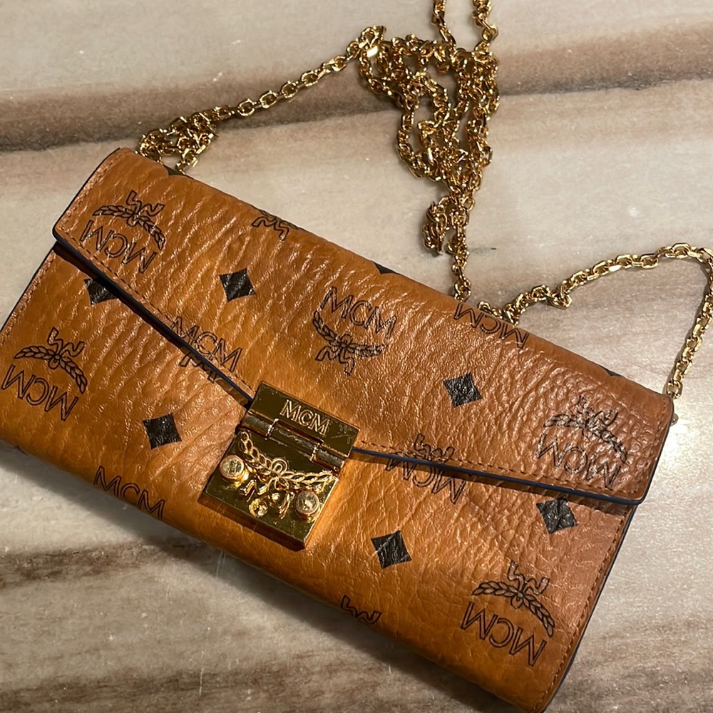 McM chain wallet